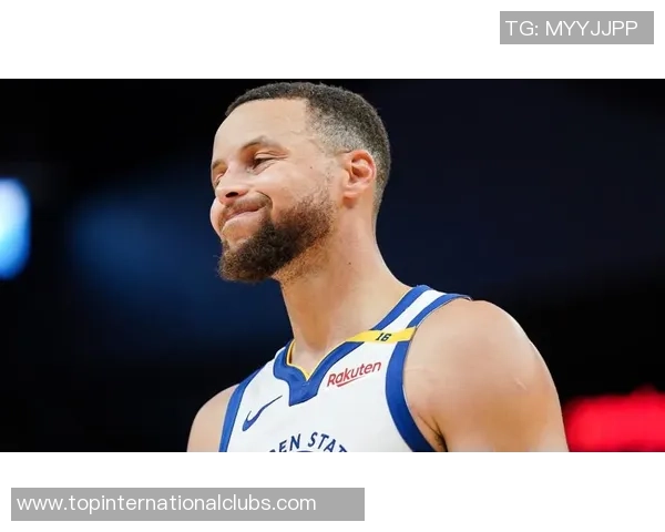 库里在加时赛中展现绝佳表现助勇士逆转开拓者精彩瞬间回顾